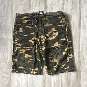Publish Camo Cargo Shorts sz 32